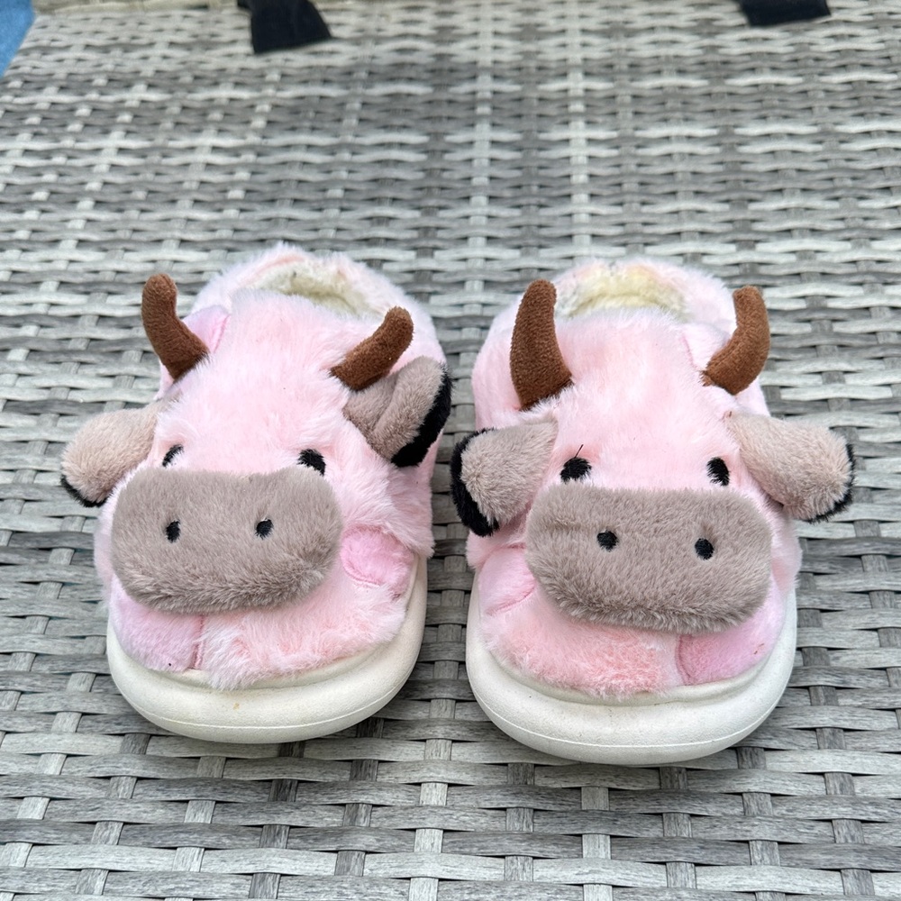 Moon Cake Adorable Pink Cow Comfy Slippers Women’s Fits Size 38-39